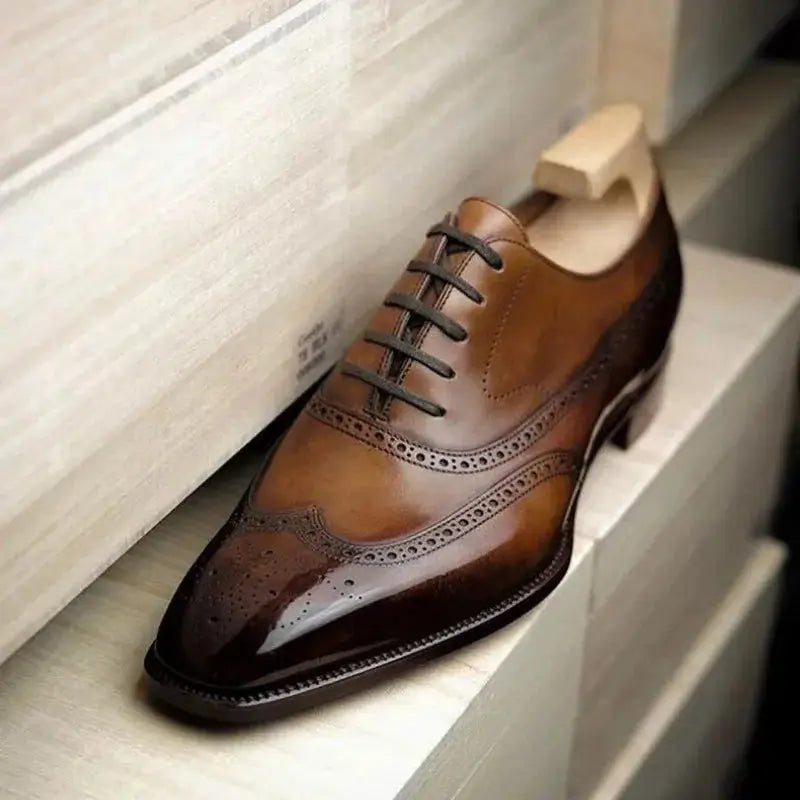 Sapato Masculino Oxford em couro confortável, modelo social, ideal para uso diário e ocasiões especiais.