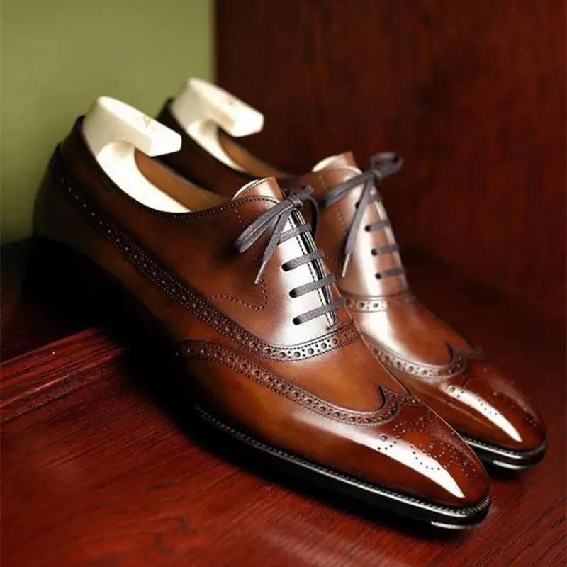 Sapato Masculino Oxford em couro confortável, modelo social, ideal para uso diário e ocasiões especiais.