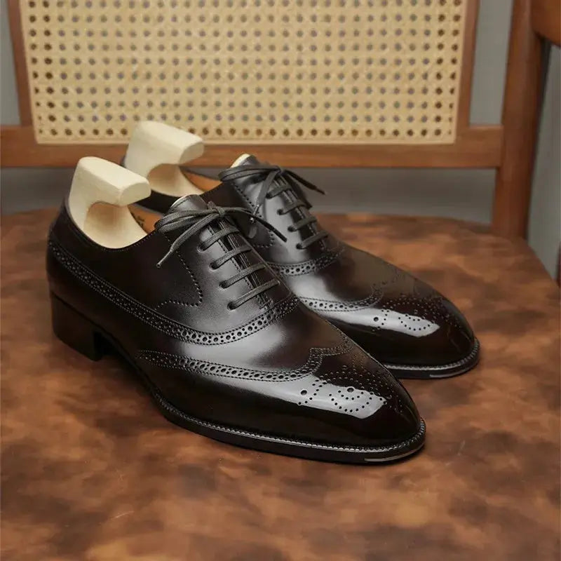 Sapato Masculino Oxford em couro confortável, modelo social, ideal para uso diário e ocasiões especiais.