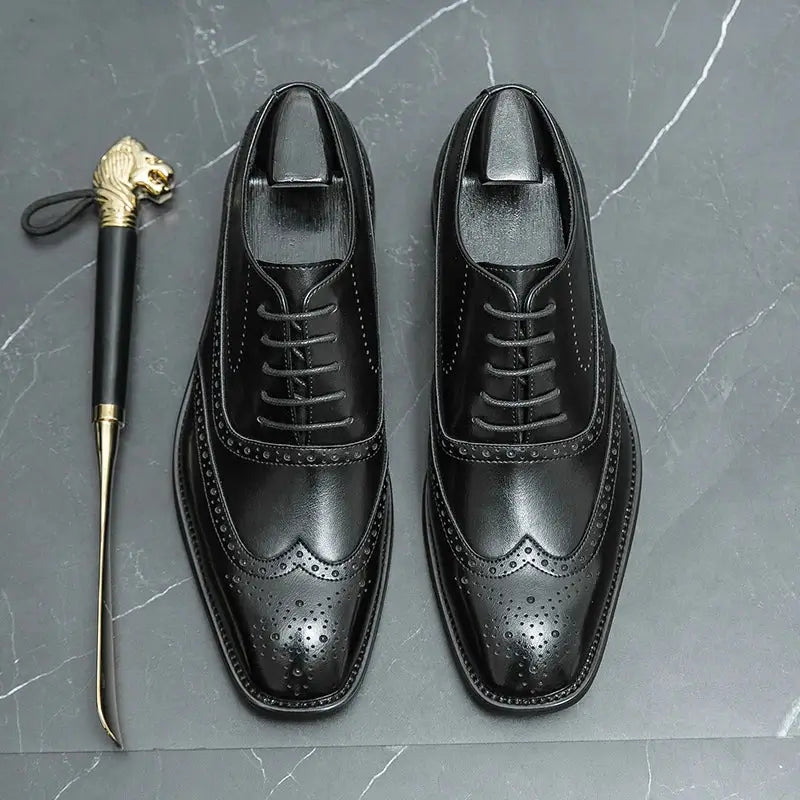 Sapato Masculino Oxford em couro confortável, modelo social, ideal para uso diário e ocasiões especiais.