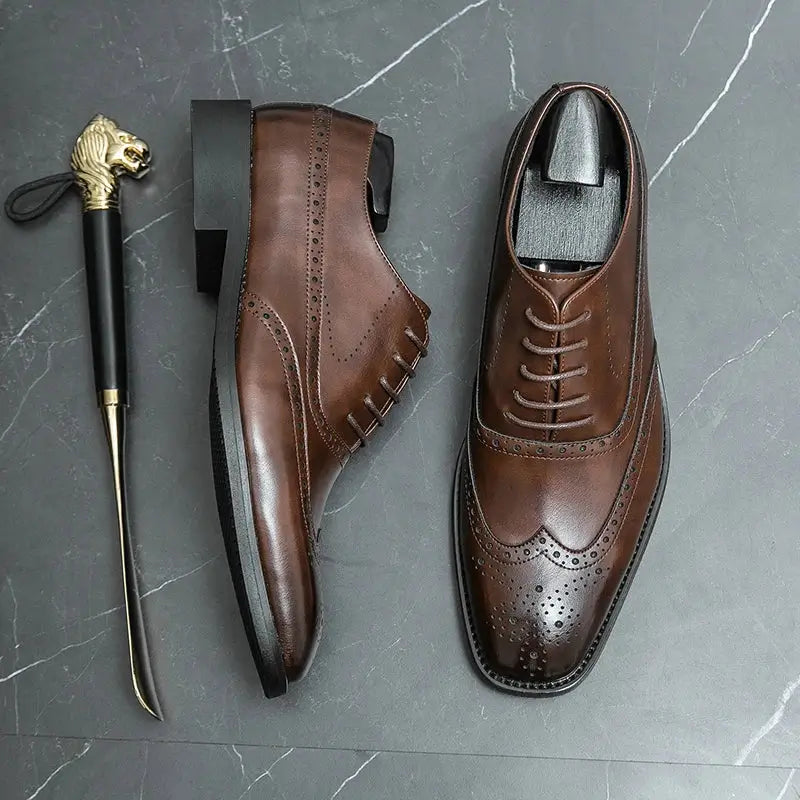 Sapato Masculino Oxford em couro confortável, modelo social, ideal para uso diário e ocasiões especiais.