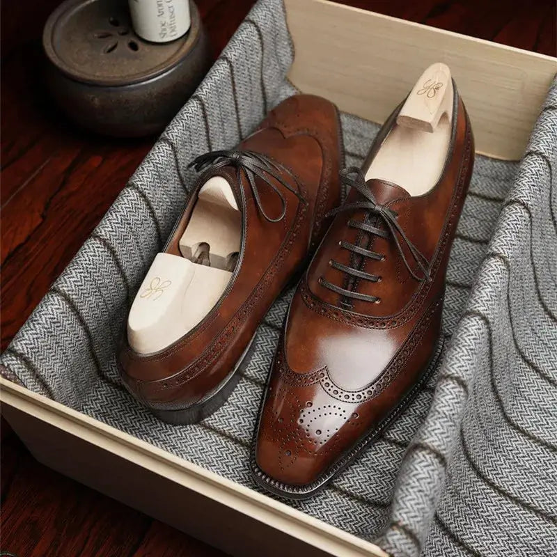 Sapato Masculino Oxford em couro confortável, modelo social, ideal para uso diário e ocasiões especiais.