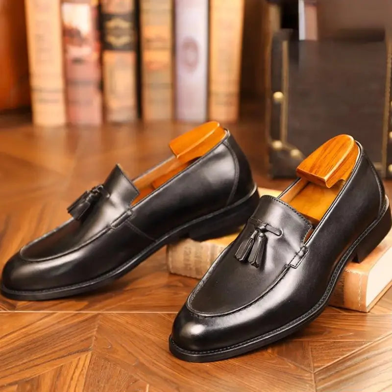 Sapato Mocassim Loafer Em Couro confortável, modelo social, ideal para uso diário e ocasiões especiais.