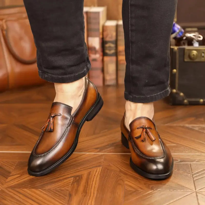 Sapato Mocassim Loafer Em Couro confortável, modelo social, ideal para uso diário e ocasiões especiais.