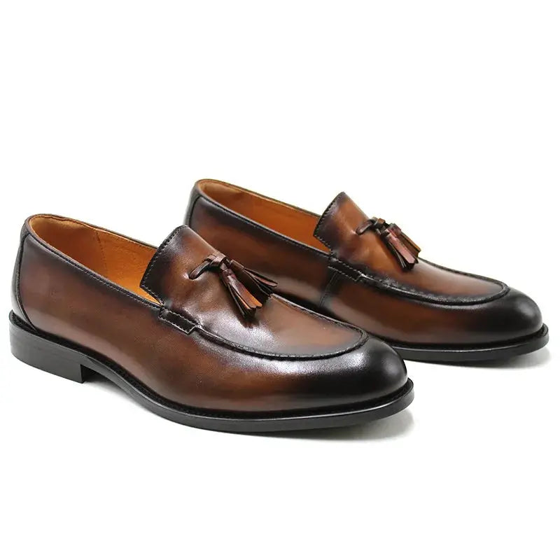 Sapato Mocassim Loafer Em Couro confortável, modelo social, ideal para uso diário e ocasiões especiais.