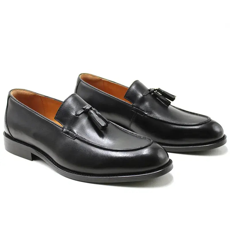 Sapato Mocassim Loafer Em Couro confortável, modelo social, ideal para uso diário e ocasiões especiais.