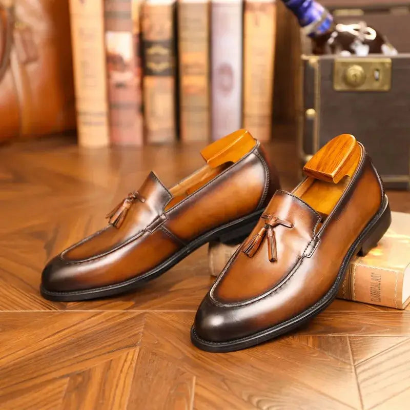 Sapato Mocassim Loafer Em Couro confortável, modelo social, ideal para uso diário e ocasiões especiais.