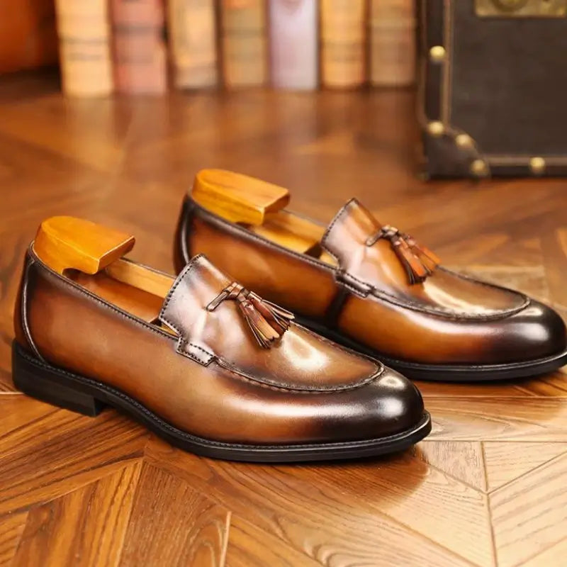 Sapato Mocassim Loafer Em Couro confortável, modelo social, ideal para uso diário e ocasiões especiais.