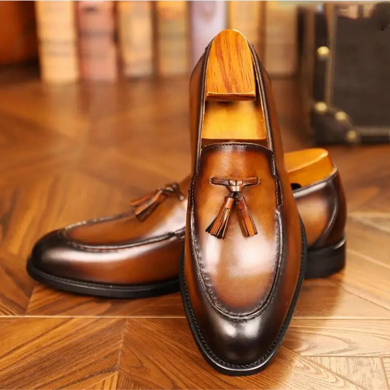 Sapato Mocassim Loafer Em Couro confortável, modelo social, ideal para uso diário e ocasiões especiais.