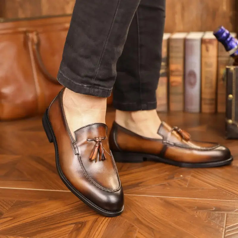 Sapato Mocassim Loafer Em Couro confortável, modelo social, ideal para uso diário e ocasiões especiais.