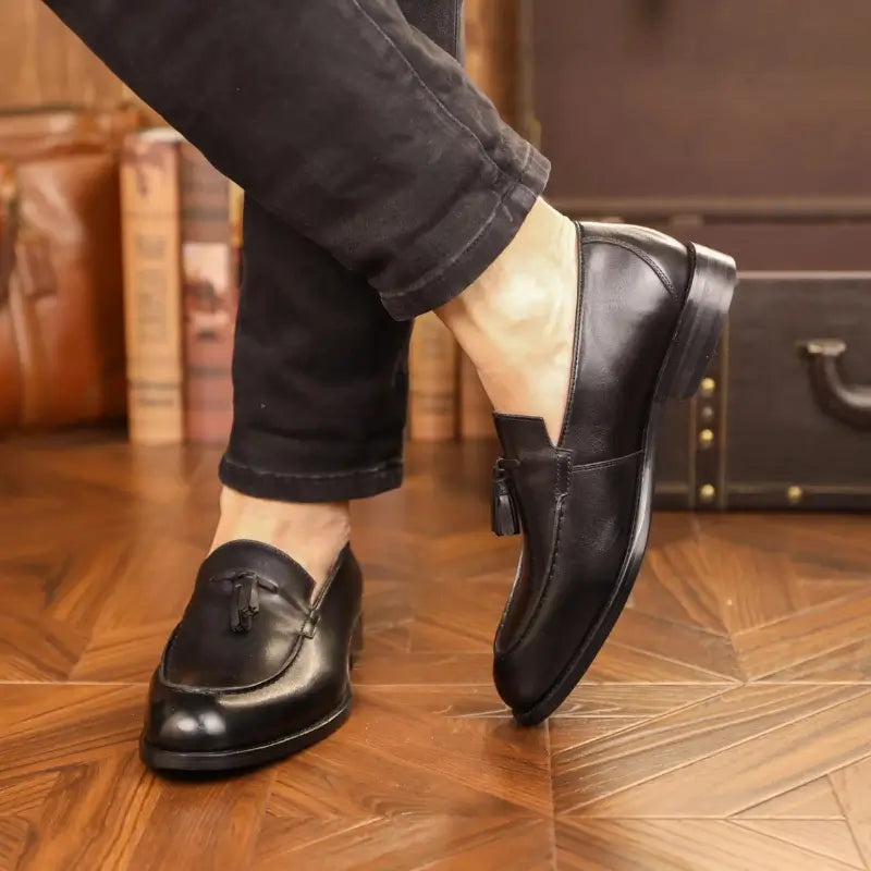 Sapato Mocassim Loafer Em Couro confortável, modelo social, ideal para uso diário e ocasiões especiais.