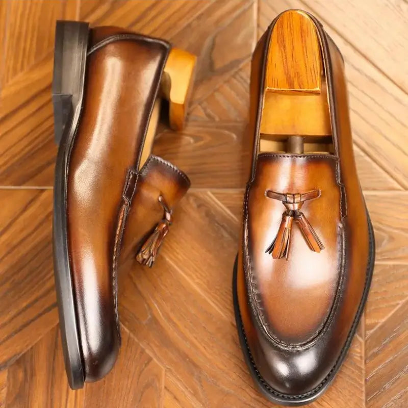 Sapato Mocassim Loafer Em Couro confortável, modelo social, ideal para uso diário e ocasiões especiais.