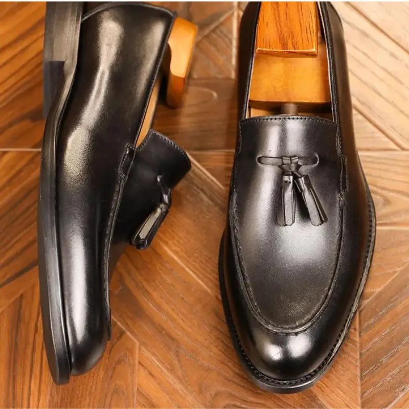 Sapato Mocassim Loafer Em Couro confortável, modelo social, ideal para uso diário e ocasiões especiais.