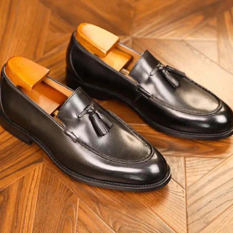 Sapato Mocassim Loafer Em Couro confortável, modelo social, ideal para uso diário e ocasiões especiais.