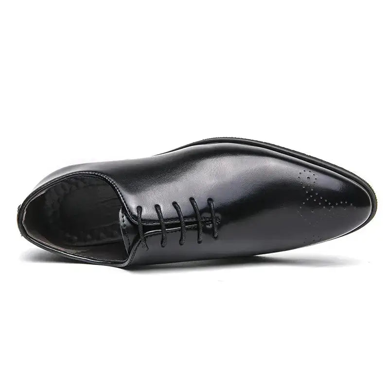 Sapato Oxford Masculino Em Couro confortável, modelo social, ideal para uso diário e ocasiões especiais.