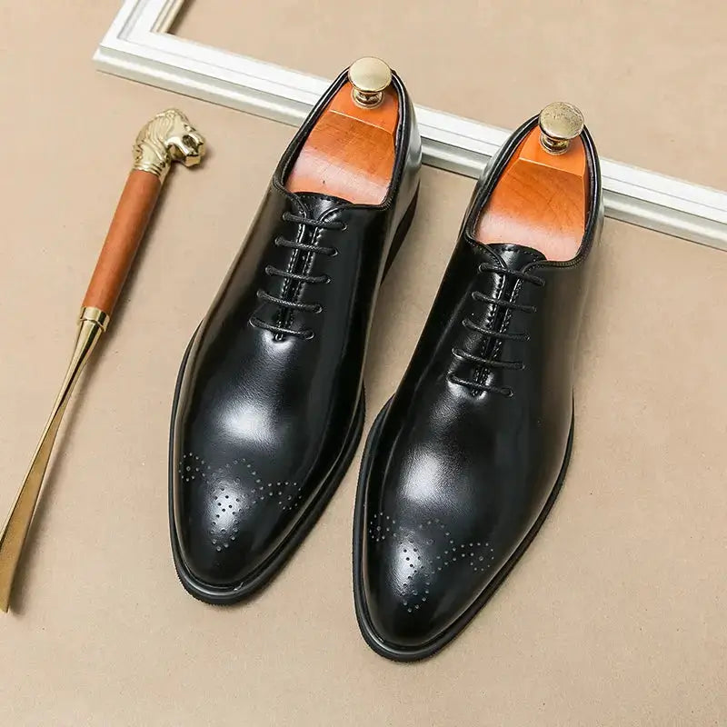 Sapato Oxford Masculino Em Couro confortável, modelo social, ideal para uso diário e ocasiões especiais.