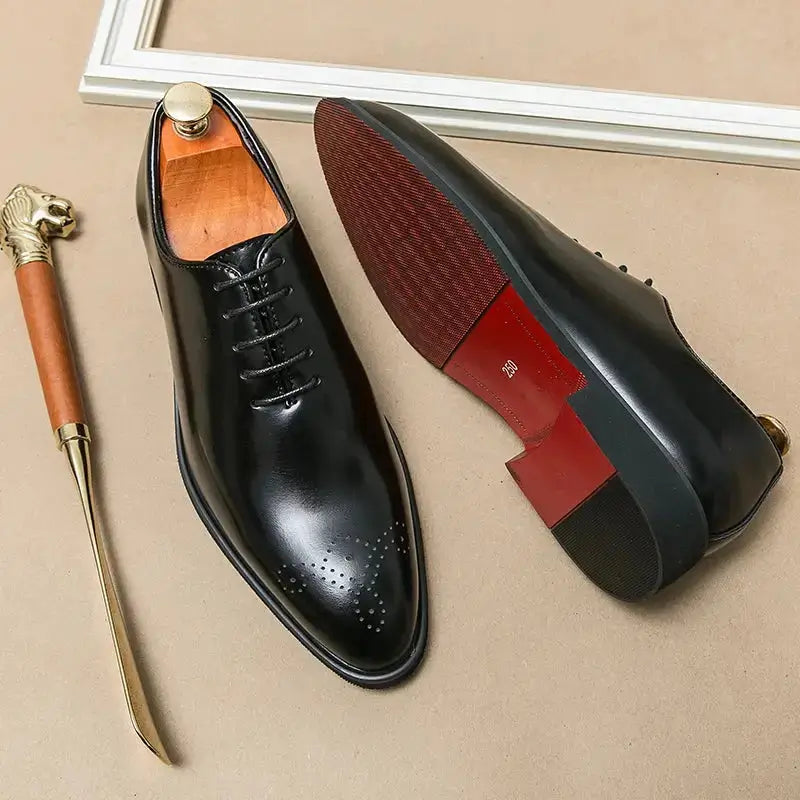 Sapato Oxford Masculino Em Couro confortável, modelo social, ideal para uso diário e ocasiões especiais.
