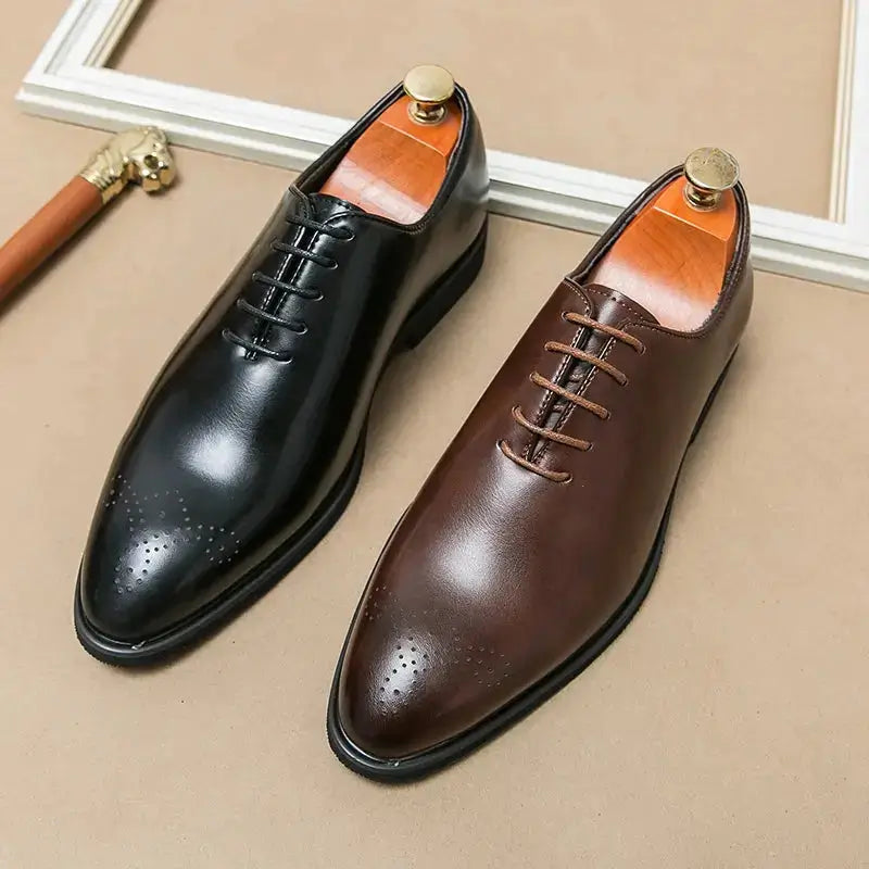 Sapato Oxford Masculino Em Couro confortável, modelo social, ideal para uso diário e ocasiões especiais.