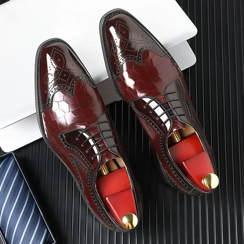 Sapato Social Masculino Brogue Em Couro confortável, modelo social, ideal para uso diário e ocasiões especiais.