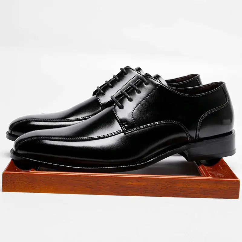 Sapato Social Masculino Derby Em Couro confortável, modelo social, ideal para uso diário e ocasiões especiais.