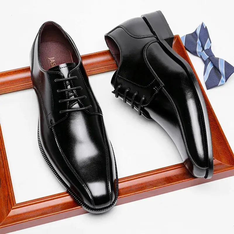 Sapato Social Masculino Derby Em Couro confortável, modelo social, ideal para uso diário e ocasiões especiais.