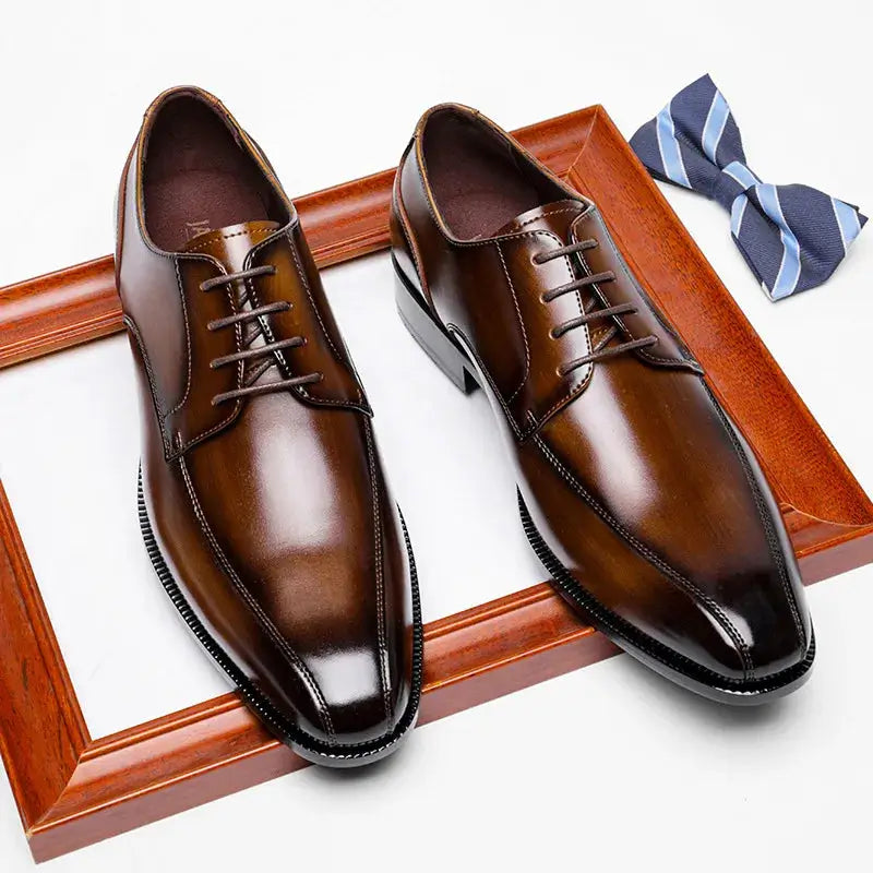 Sapato Social Masculino Derby Em Couro confortável, modelo social, ideal para uso diário e ocasiões especiais.