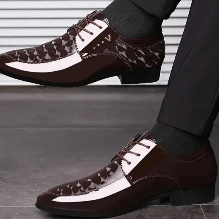 Sapato Social Masculino Derby Em Couro confortável, modelo social, ideal para uso diário e ocasiões especiais.