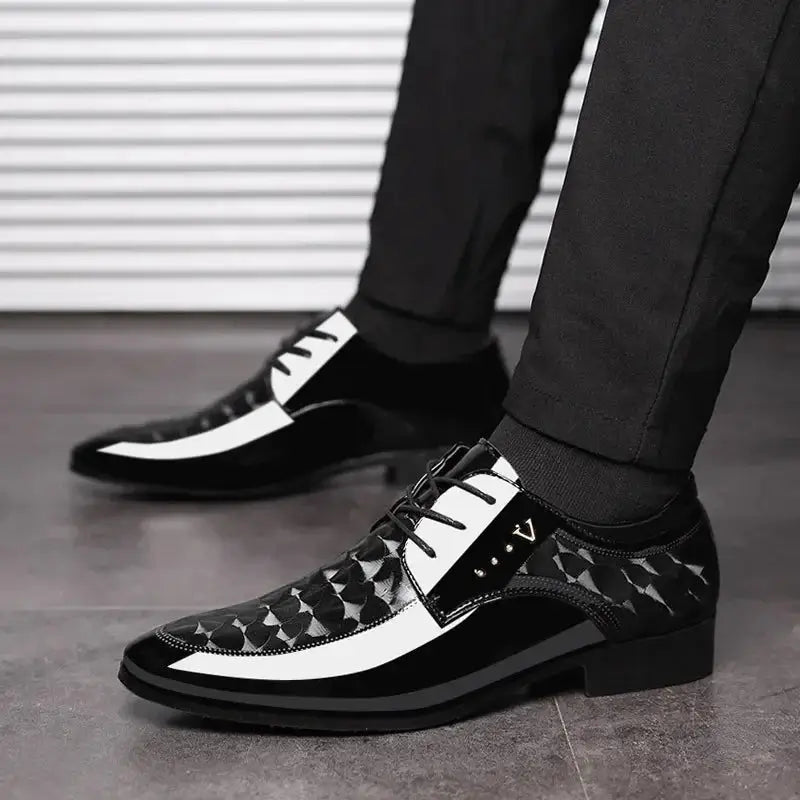 Sapato Social Masculino Derby Em Couro confortável, modelo social, ideal para uso diário e ocasiões especiais.