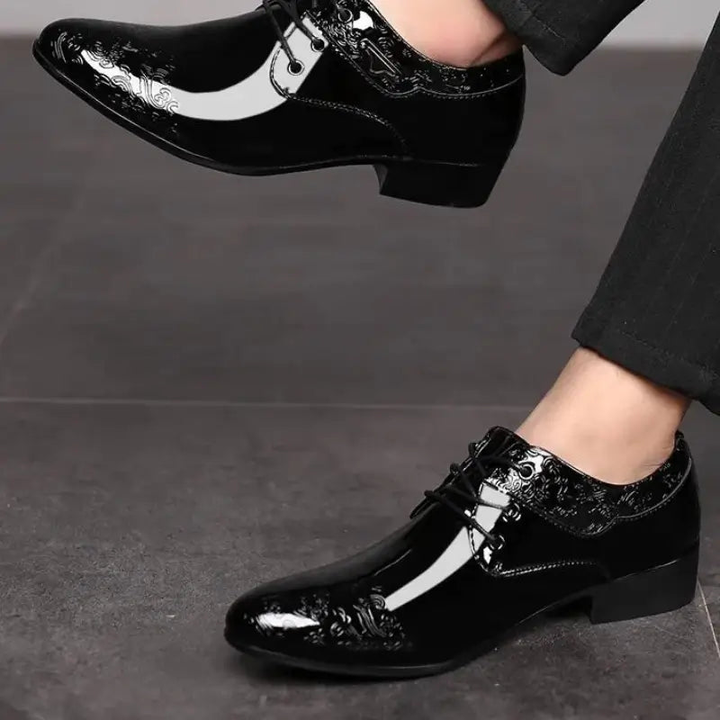 Sapato Social Masculino Derby Em Couro confortável, modelo social, ideal para uso diário e ocasiões especiais.