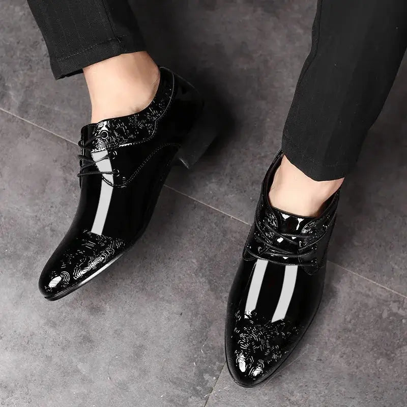 Sapato Social Masculino Derby Em Couro confortável, modelo social, ideal para uso diário e ocasiões especiais.