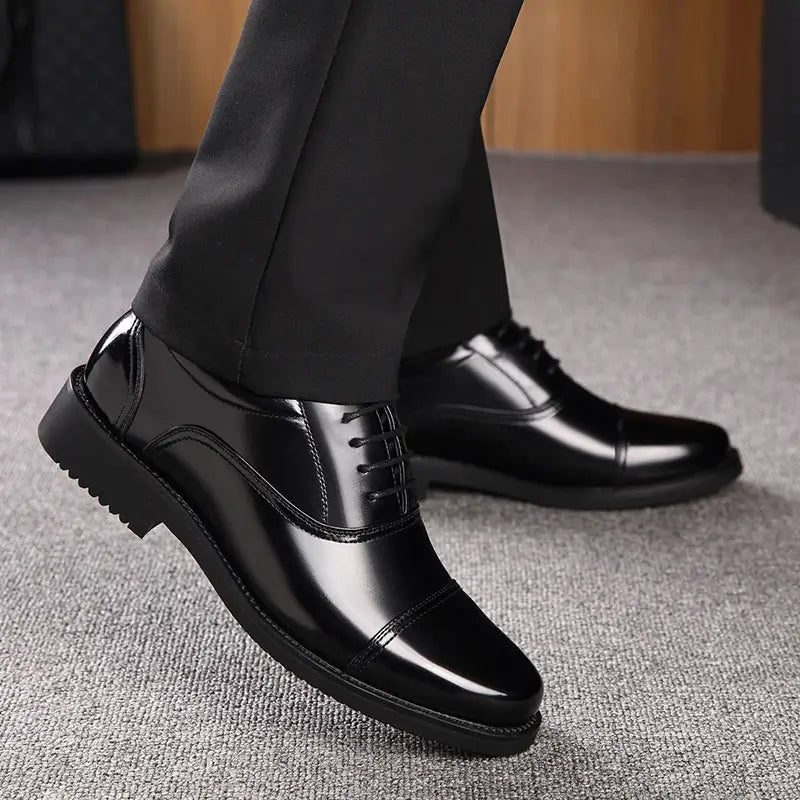 Sapato Social Masculino Em Couro confortável, modelo social, ideal para uso diário e ocasiões especiais.