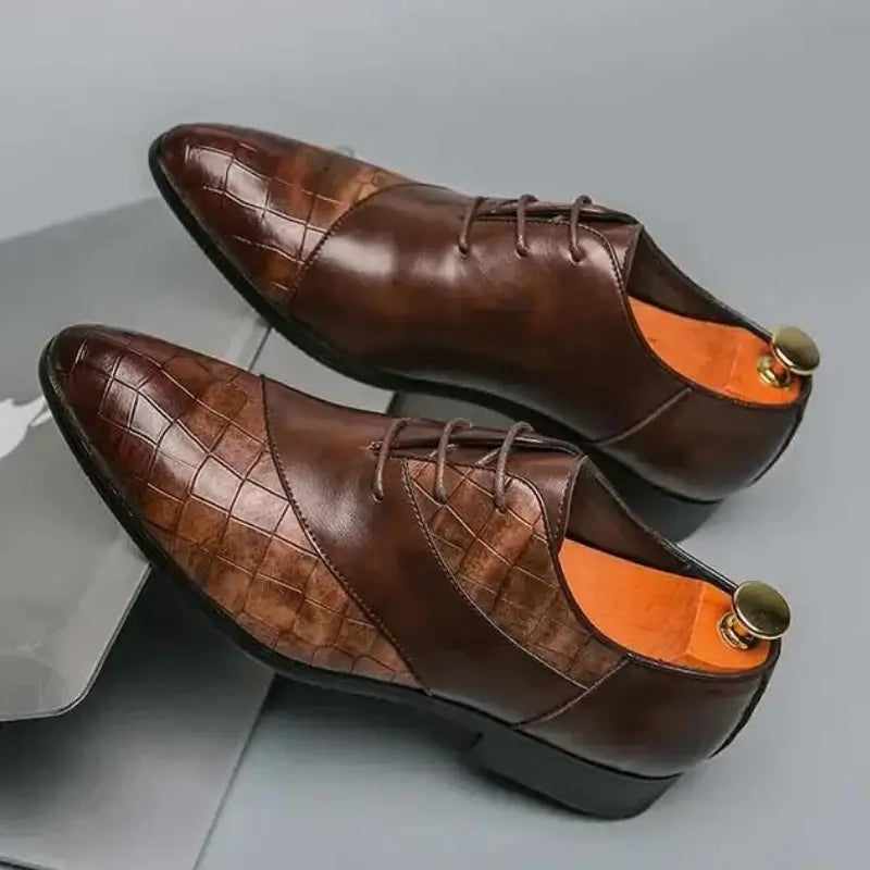 Sapato Social Masculino Oxford Em Couro, confortável modelo social, ideal para uso diário e ocasiões especiais.