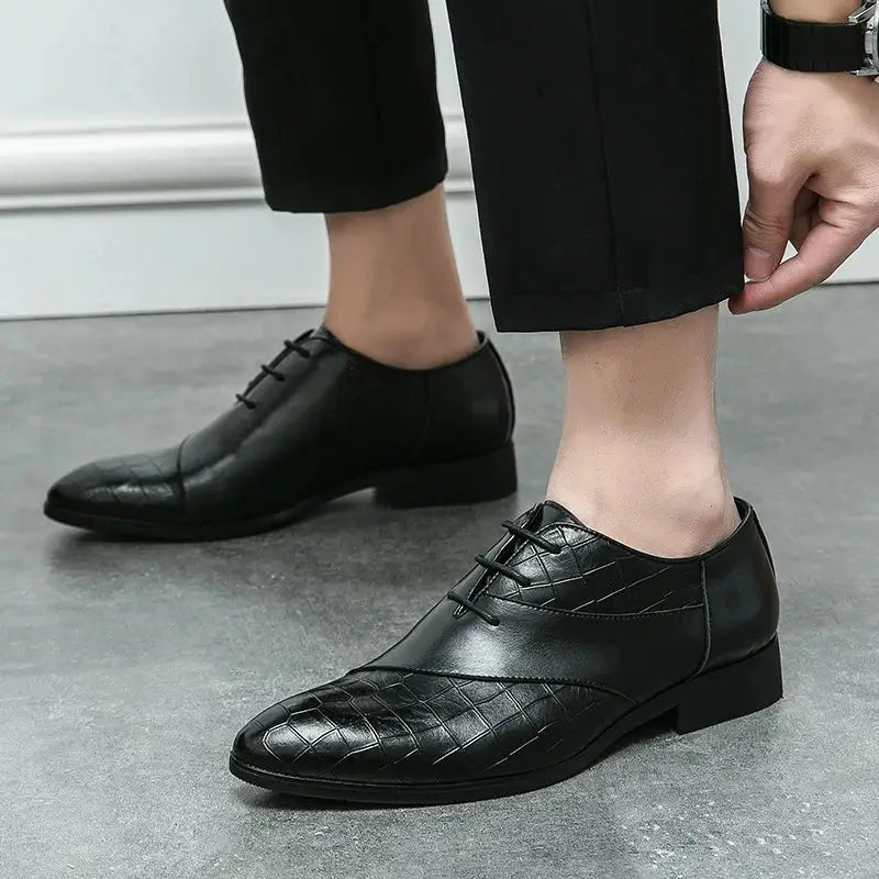 Sapato Social Masculino Oxford Em Couro, confortável modelo social, ideal para uso diário e ocasiões especiais.
