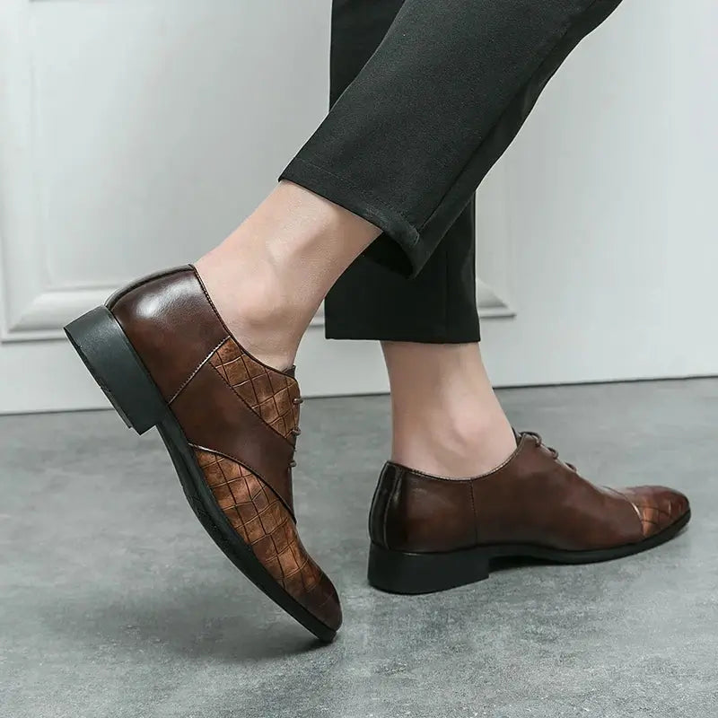 Sapato Social Masculino Oxford Em Couro, confortável modelo social, ideal para uso diário e ocasiões especiais.