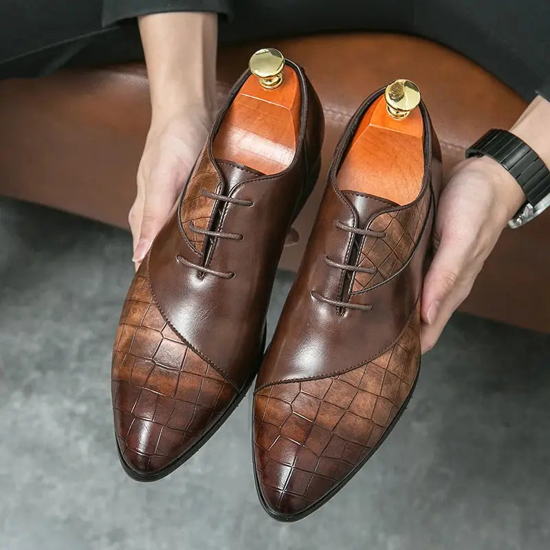 Sapato Social Masculino Oxford Em Couro, confortável modelo social, ideal para uso diário e ocasiões especiais.