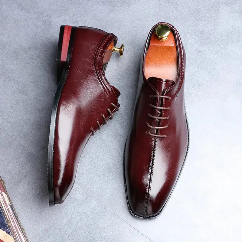 Sapato Social Masculino Oxford Em Couro confortável, modelo social, ideal para uso diário e ocasiões especiais.