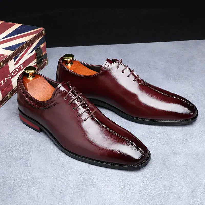 Sapato Social Masculino Oxford Em Couro confortável, modelo social, ideal para uso diário e ocasiões especiais.