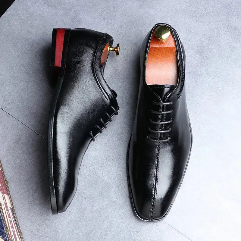 Sapato Social Masculino Oxford Em Couro confortável, modelo social, ideal para uso diário e ocasiões especiais.