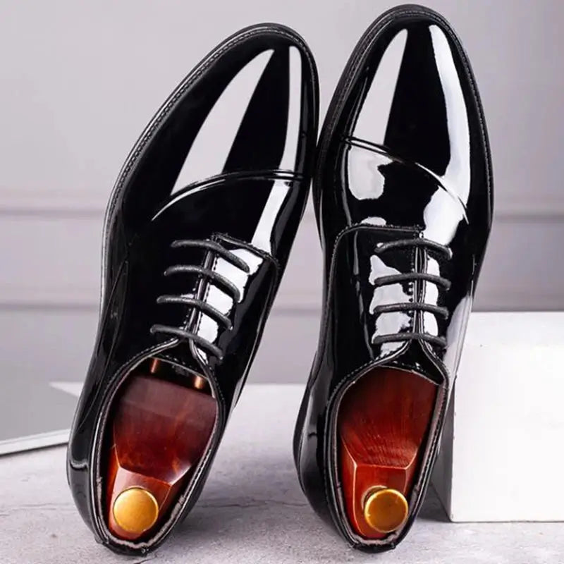 Sapato Social Masculino Oxford Em Couro confortável, modelo social, ideal para uso diário e ocasiões especiais.
