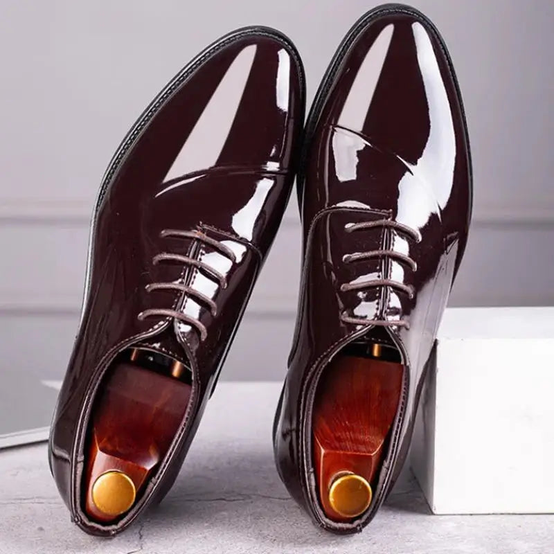 Sapato Social Masculino Oxford Em Couro confortável, modelo social, ideal para uso diário e ocasiões especiais.