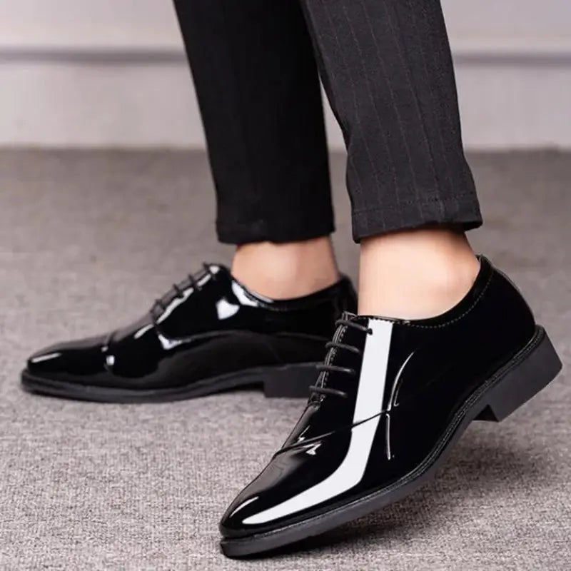 Sapato Social Masculino Oxford Em Couro confortável, modelo social, ideal para uso diário e ocasiões especiais.