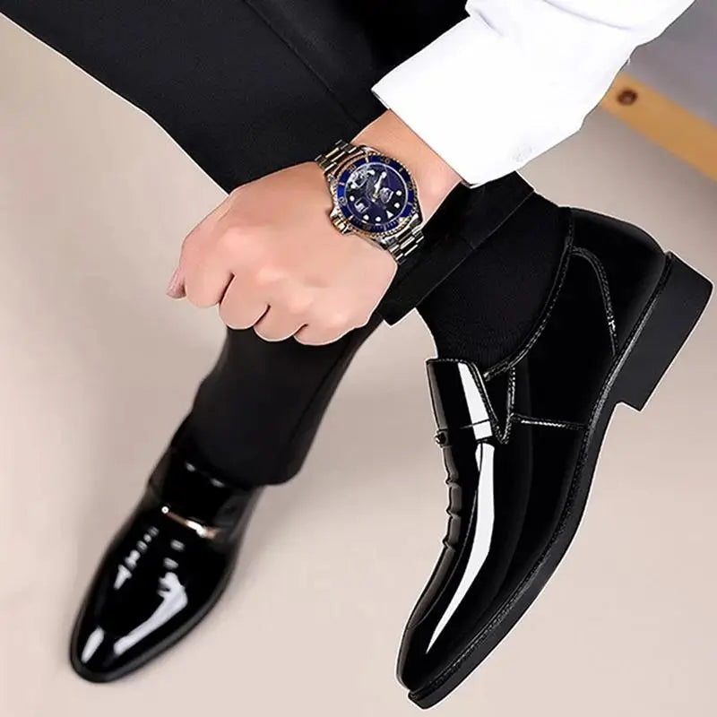Sapato Social Masculino Em Couro confortável, modelo social, ideal para uso diário e ocasiões especiais.