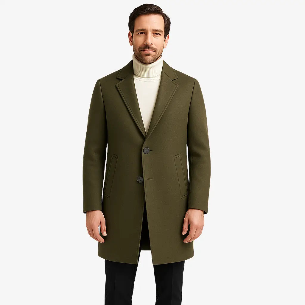 Homem vestindo sobretudo masculino verde longo em lã com corte clássico e abotoamento frontal