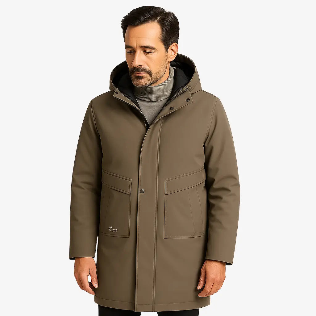 Homem vestindo sobretudo masculino longo com capuz, bolsos frontais e gola alta