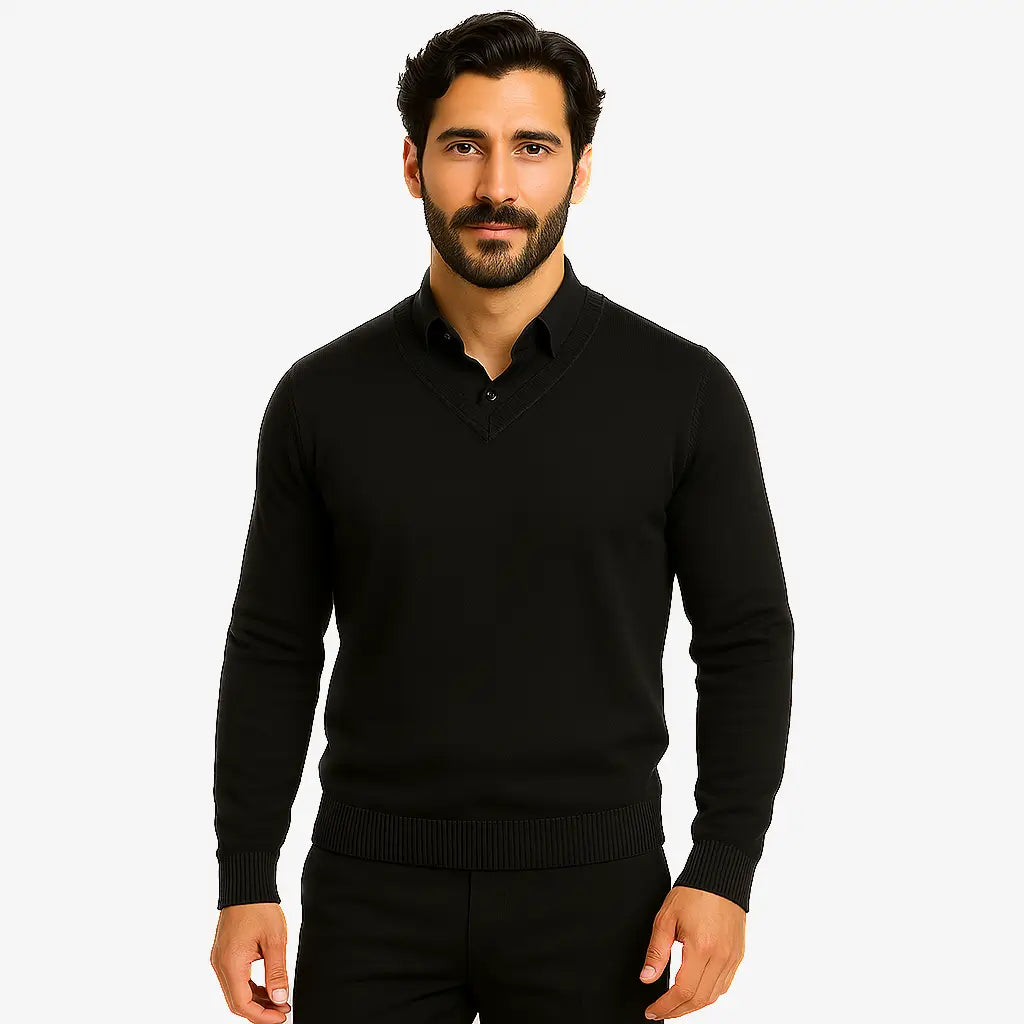 Homem vestindo suéter masculino preto de tricô, com gola V e mangas compridas, ideal para o inverno.