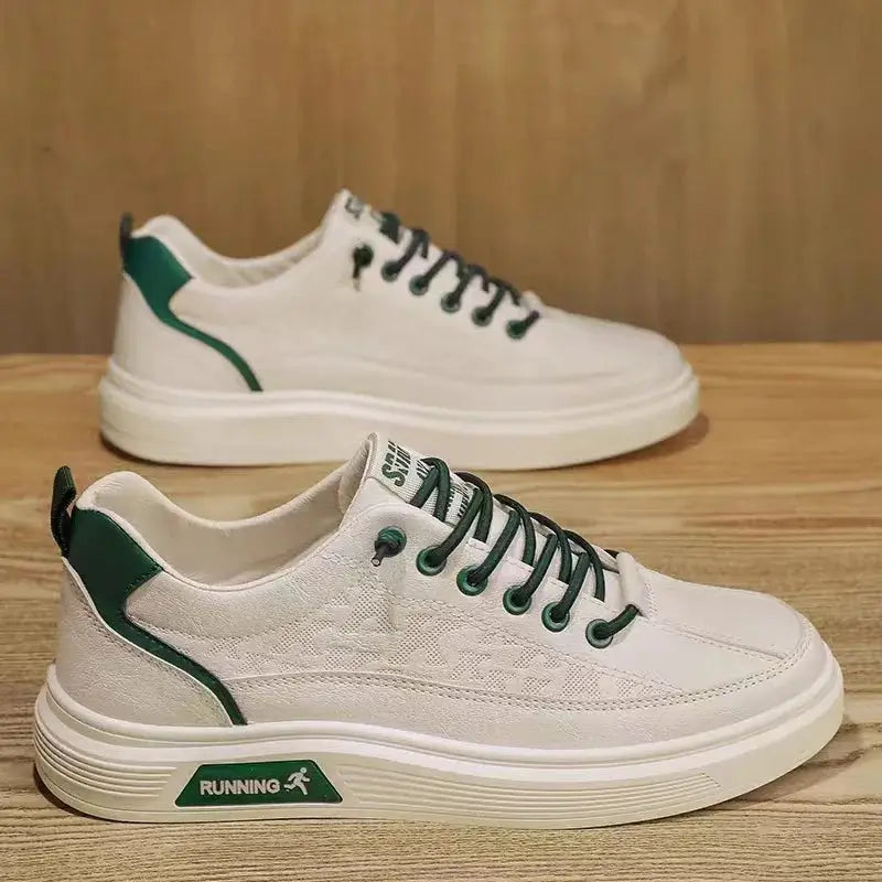 Tênis casual masculino em couro branco, modelo casual, ideal para uso diário, confortável e respirável.