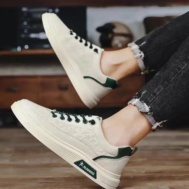 Tênis casual masculino branco, modelo casual, ideal para uso diário, confortável e respirável.