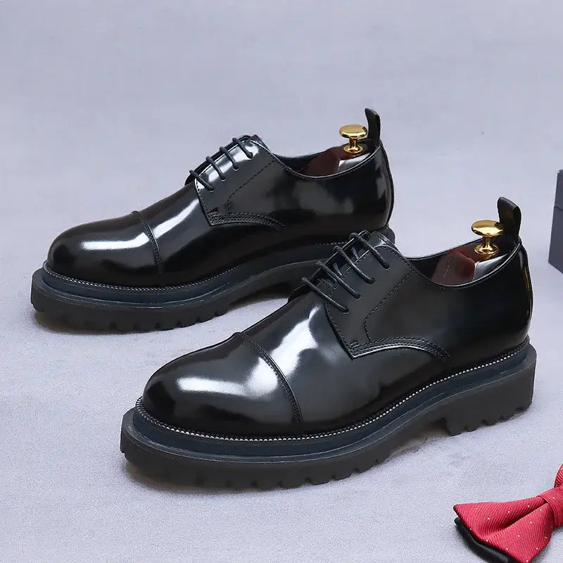 sapato masculino derby em couro na cor preta, modelo derby, ideal para eventos especiais e uso casual.