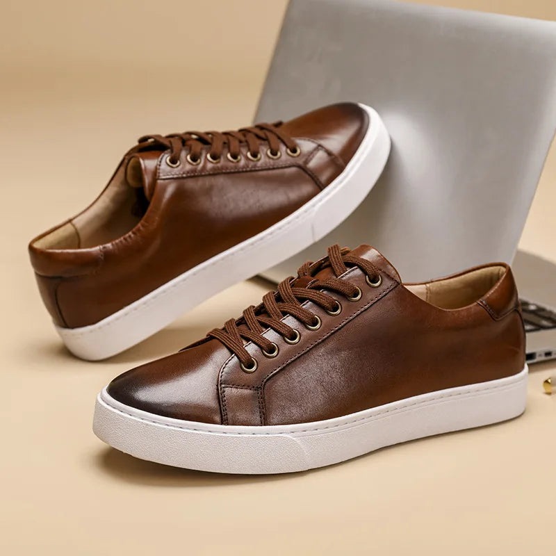 tenis casual masculino em couro confortável, modelo casual, ideal para uso diário.