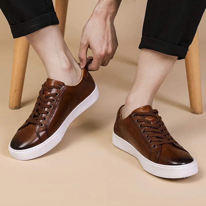 tenis casual masculino em couro confortável, modelo casual, ideal para uso diário.
